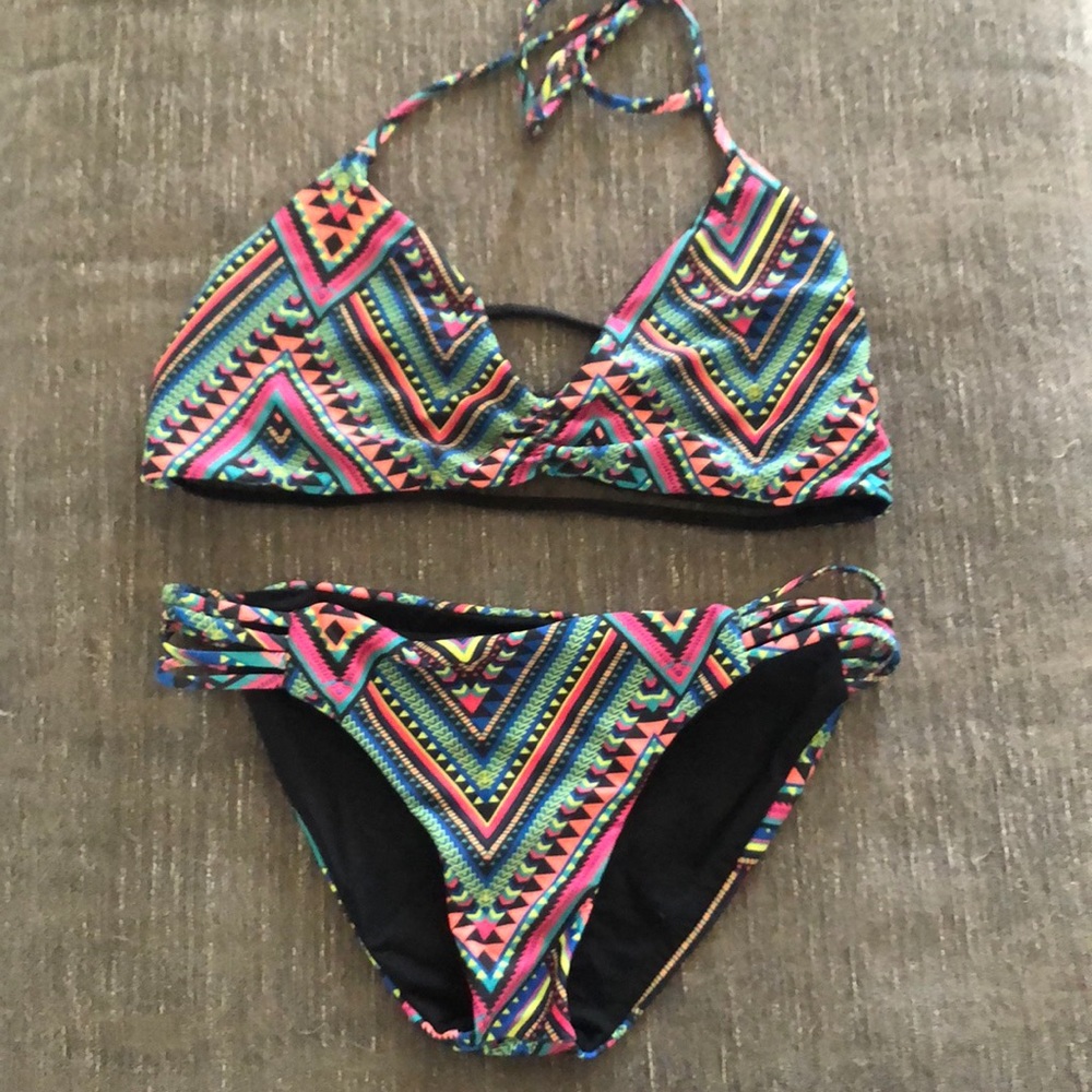 L space matching swimsuit